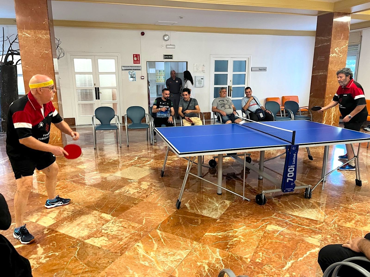 Enfermos mentales Comunidad Terapéutica de Salud Mental como al Hospital de Día Córdoba y jugadores del Cordoba 81 Tenis de Mesa